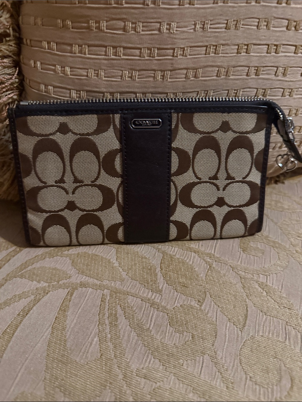 Coach Signature Zippy Wallet preloved